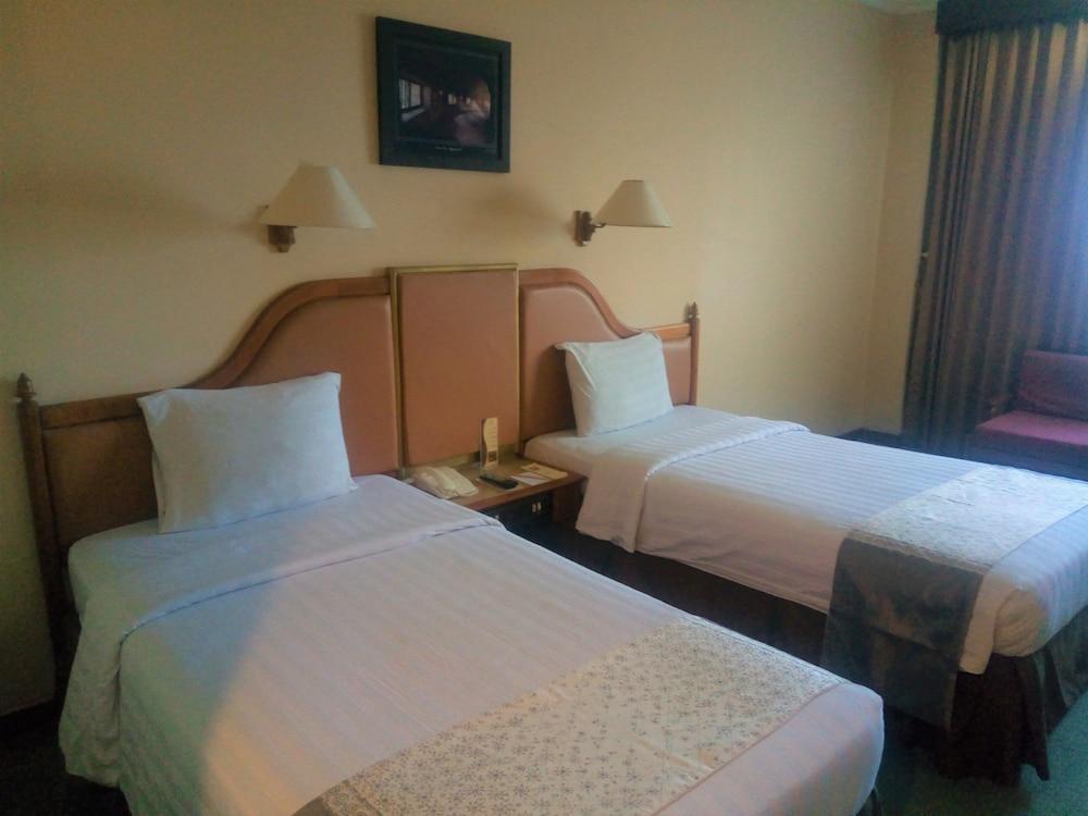 Sahid Raya Hotel & Convention Yogyakarta Maguwo Extérieur photo