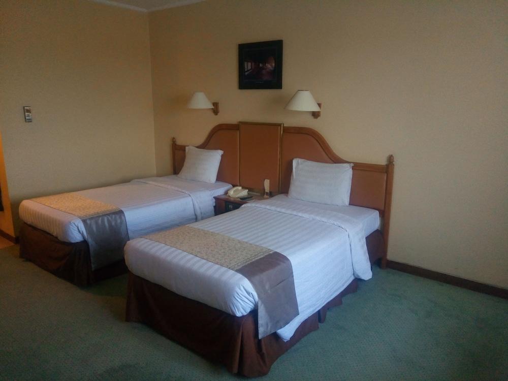 Sahid Raya Hotel & Convention Yogyakarta Maguwo Extérieur photo