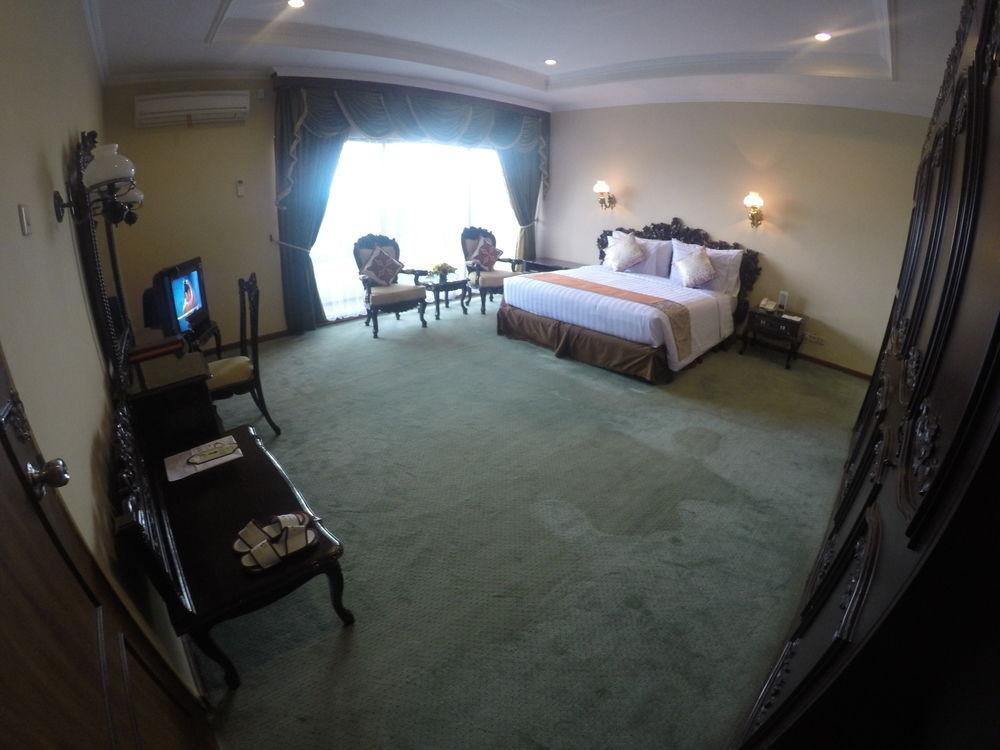 Sahid Raya Hotel & Convention Yogyakarta Maguwo Extérieur photo